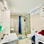 Refugio Maritimo * Адехе